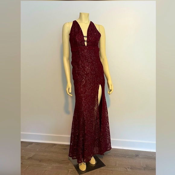 Maniju Dresses & Skirts - Elegant Evening Gown